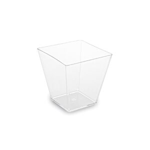 Kelímek hranatý Fingerfood 50x50x45mm/60ml/50ks Fingerfood - volně přeloženo jako "jednohubka". Kelímek slouží k netradičnímu servírování malých právě jednohubek a dalších předkrmů. Kelímek je vhodný zejména na venkovní stolování pro jednorázové použití na slané i sladké předkrmy např. Panna Cottu.