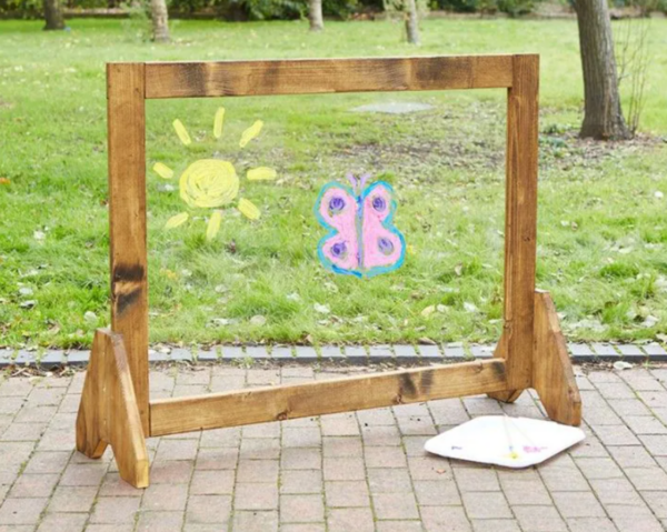 Oboustranná stojanová tabule průhledná Oboustranná stojanová tabule průhledná Tento volně stojící panel s výškou 90 cm a šířkou 1