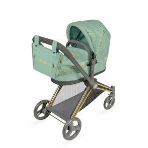 Skládací kočárek pro panenky 3v1 s taškou Capriccio - 73cm Skládací kočárek pro panenky 3 v 1 s taškou Capriccio 2025 – 73 cm je součástí stejnojmenné luxusní kolekce novinky roku 2025. Kolekce je charakteristická moderní mentolově zelenou barvou a precizním zdobením