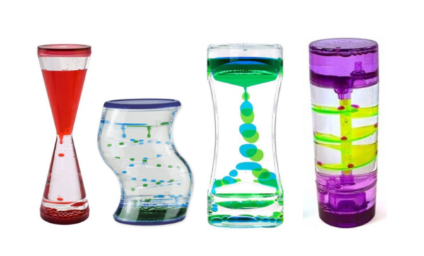 Sensory přesýpací sada 4 druhů Sensory přesýpací sada 4 druhů Křišťálově čisté kapalné sestavy obsahují barevný minerální olej a vodu v řadě provedení. Když se otočí obráceně