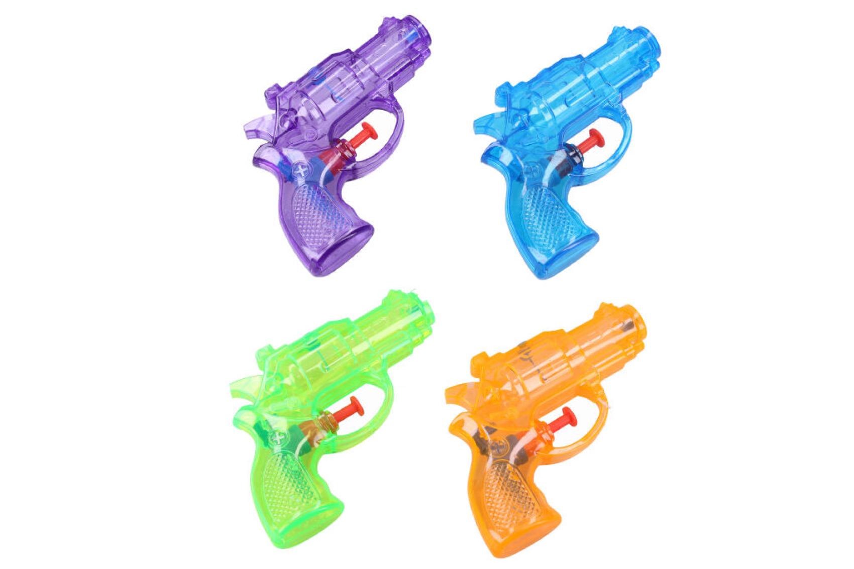 Plastová pistolka na vodu 13cm Plastová pistolka na vodu 13cm Klasická vodní pistole ve tvaru revolveru o délce 13 cm je nepostradatelnou hračkou pro teplé letní dny. Díky svým kompaktním rozměrům skvěle padne do ruky i menším dětem